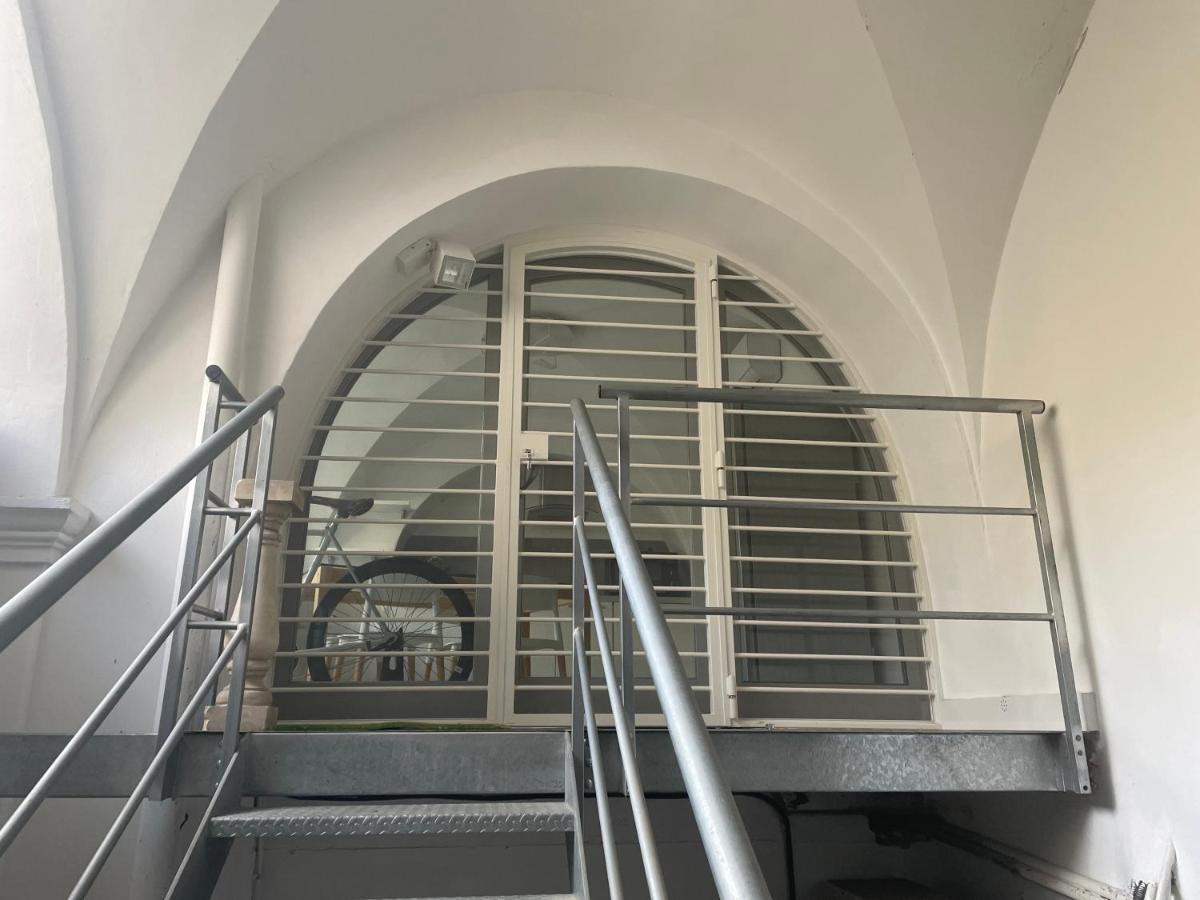 Appartement Loft “Cinema Galleria” à Bari Extérieur photo